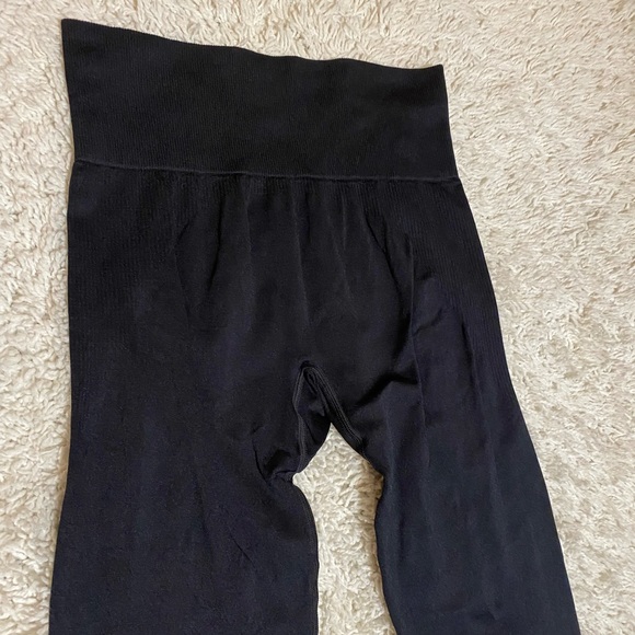 Pink Victoria’s Secret leggings cool & comfy size medium - Picture 9 of 10